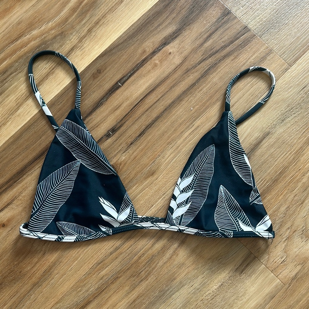 Benoa Swim Black and White Leaf Bikini Top